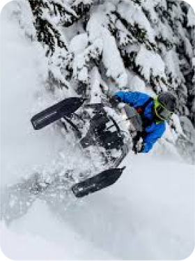 Dining room with glass table and beige chairs (3)